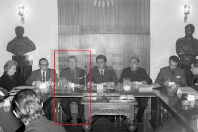 José Martínez Emperador, tío de Griñán, junto a Carlos Arias Navarro, en la constitución del Consejo Provincial de Falange de Madrid en 1971